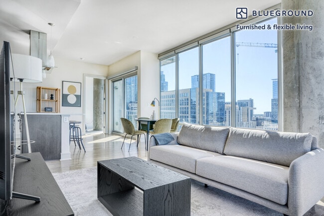 Building Photo - 615 W 7th St Rental