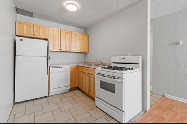 This 1 bedroom has a secured entrance Righ... - This 1 bedroom has a secured entrance Righ... House
