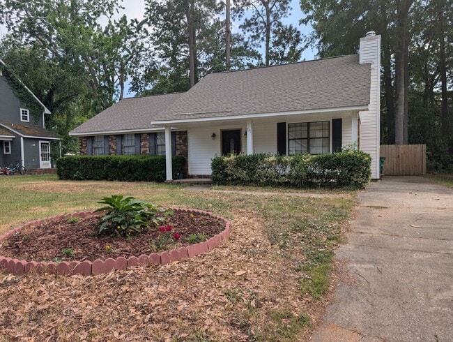 Building Photo - 741 Cherry Dr
