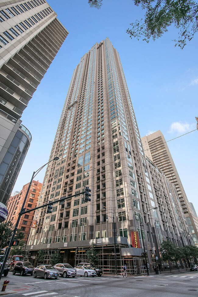 Building Photo - 33 W Ontario St Unit 27H Rental