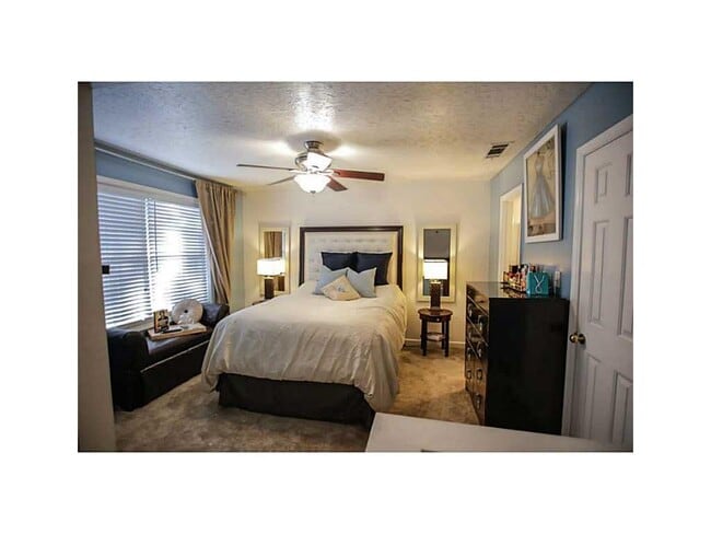 Dormitorio 3 - Suite con baño completo - 2022 River Heights Walk SE Unidad Roommate Plan