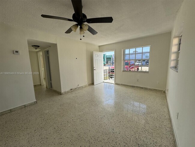 Photo - 945 W 23rd St Unit 1