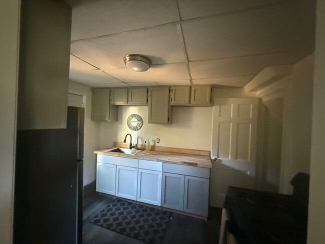 Kitchen - 874 Ravine Dr