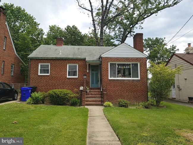 Photo - 1243 N Vermont St House