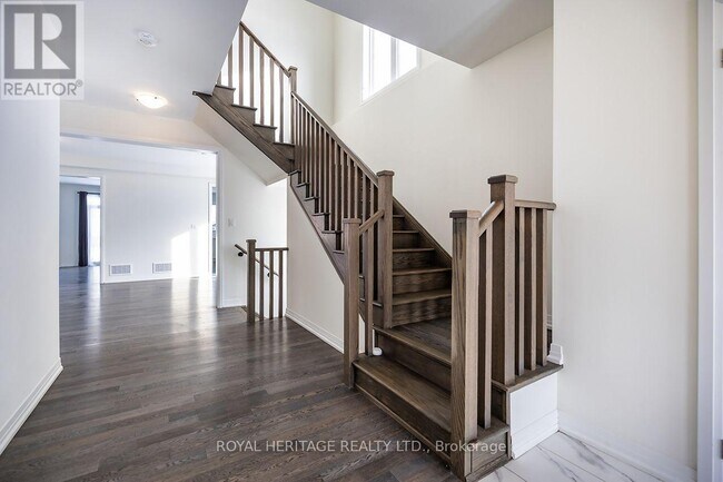 Photo - 289 Flavelle Wy
