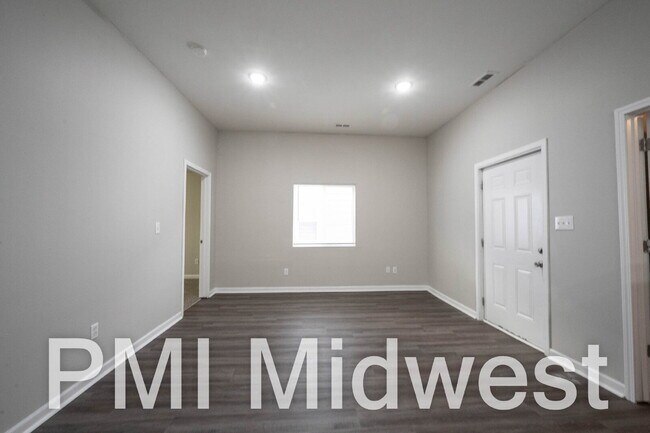 Photo - 925 N Sheffield Ave