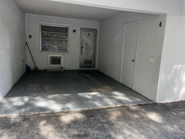 209 SE 6th St Unit 4