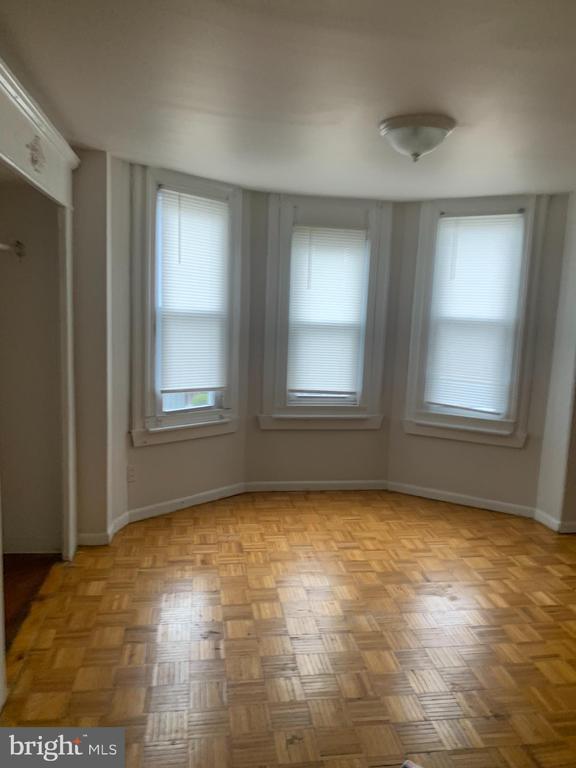 Photo - 6239 N Woodstock St