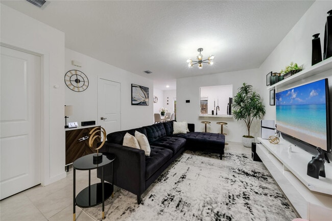 Photo - 561 NE 5th Terrace