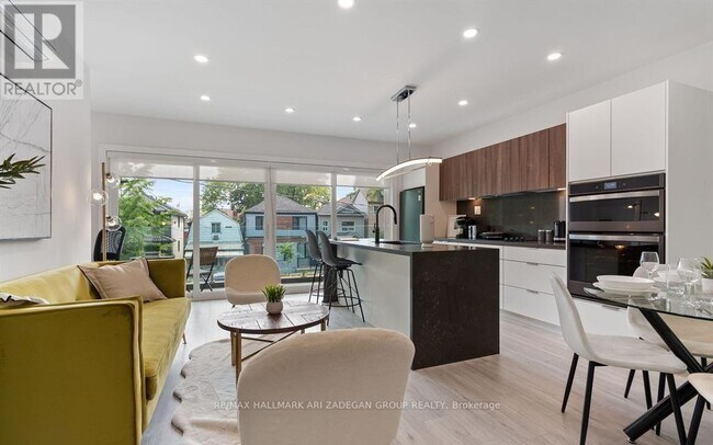 16 Minto St Unit 2