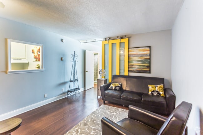 1 BR, 1 BA - 550 SF