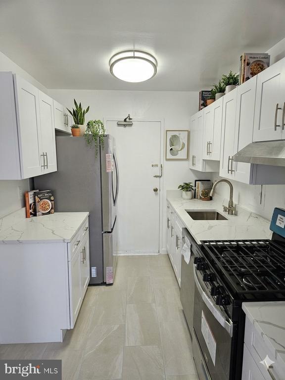 Building Photo - 6631 Wakefield Dr Unit 906