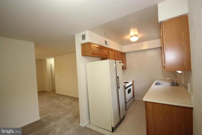 Photo - 2832 S Wakefield St