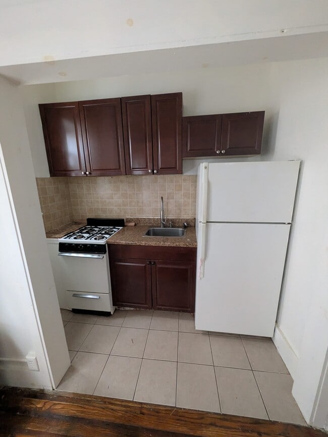 Building Photo - 5 Kelly Pky Unit 202