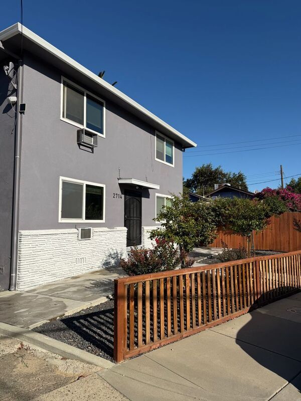 2714 San Fernando Way