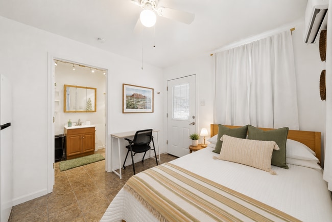 Comfortable Full Size Bed and designated workspace or dining table - 10237 S Avenida Compadres
