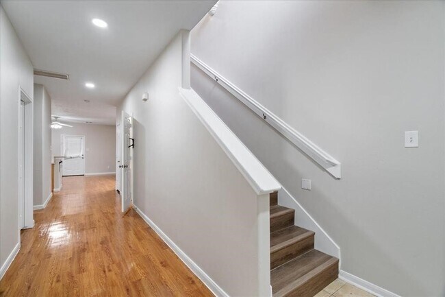 Photo - 7814 Gladstone St