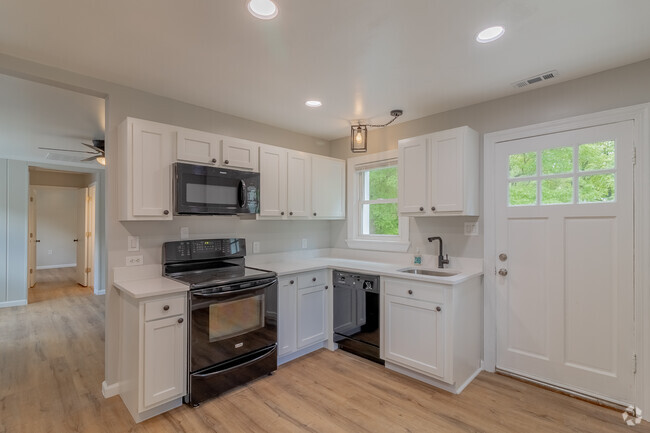 Building Photo - Newly Renovated House in Accokeek