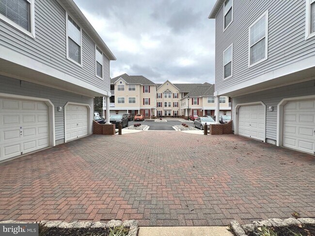 Photo - Gorgeous 2bd 2bth updated penthouse condo in sought after New Town community.