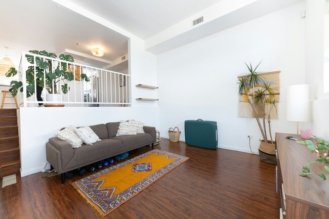 Photo - 1001 Figueroa Terrace