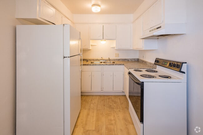 1BR, 1BA - 700SF - Kitchen