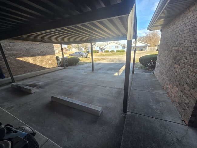 Photo - 2060 E Belmont St