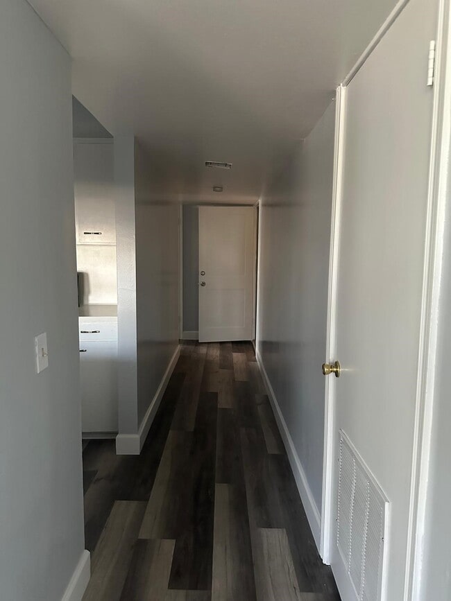 Photo - 800 Travis St Unidad RedBud