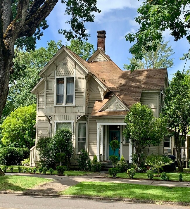 Building Photo - 1313 Marion St NE Unit Charming Historic Victorian