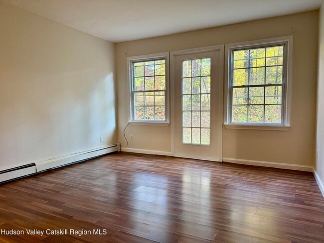 Photo - 16 Huguenot St