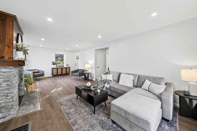 Photo - 127 W Warrington Rd