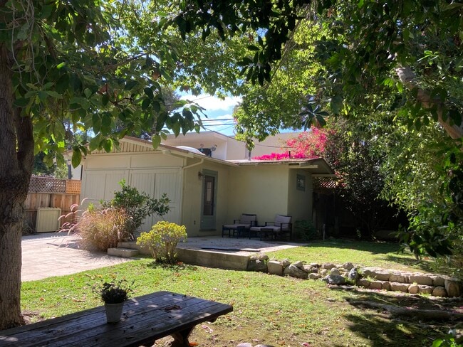 Photo - 1547 N Fairfax Ave Unit Garden