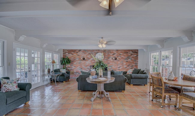 Photo - Towne Oaks Apartments