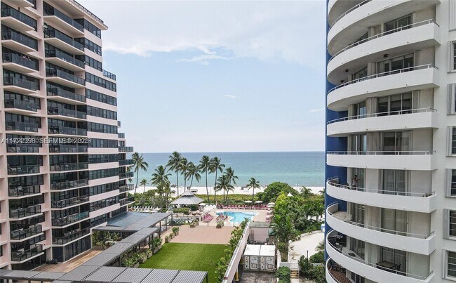 Building Photo - 5161 Collins Ave Unit 812