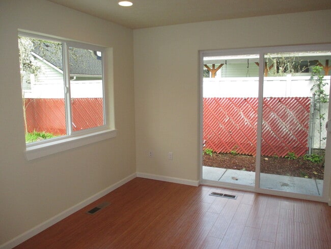 Photo - Beautiful Three Bedroom in South Salem Unidad A