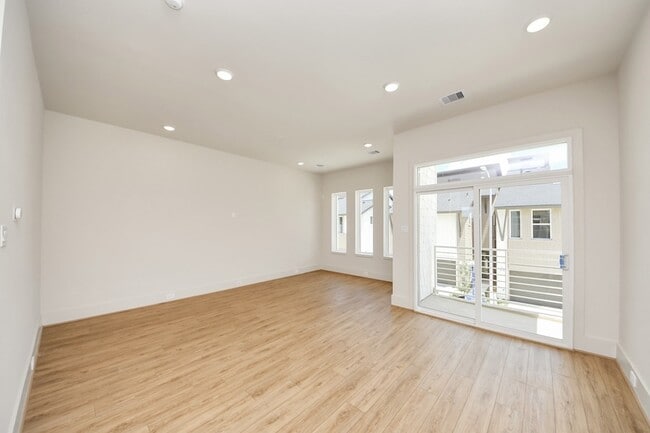 Photo - 5903 Urban Pnes St