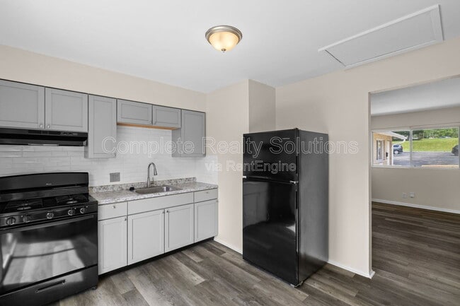 Building Photo - 2323 Woodson Rd Unit Apt I