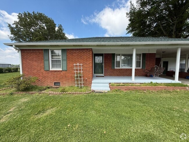 Building Photo - Prime Location! 2 Bed Home on Highway to M...