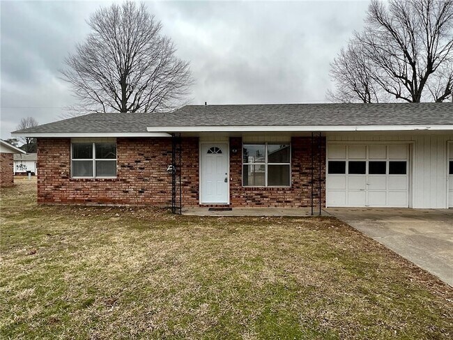 Photo - 2004 Horseshoe Dr Unit A