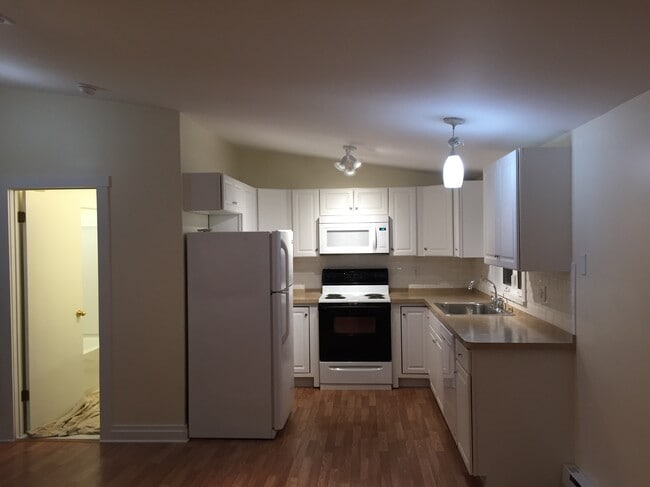 Kitchen / Living area - 62 E Market St Unit 2