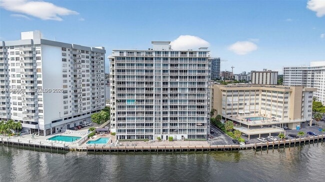 Building Photo - 121 Golden Isles Dr Unit 104