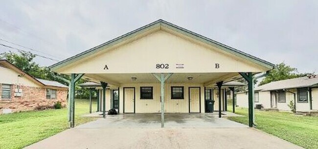 Building Photo - 802 Hackberry St Unit 802 B Hackberry