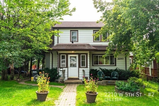 Building Photo - 2210 W 5th St Unit #2