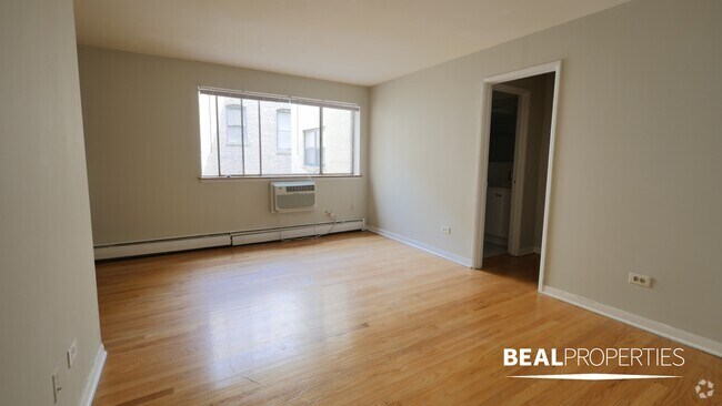 Building Photo - 510 W Briar Pl Unit Studio Rental