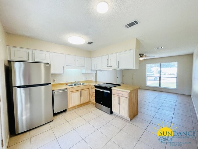 Photo - Beautiful 2 Bedroom Home in Fort Walton Beach!
