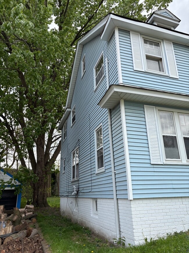 Photo - 121 Jones St