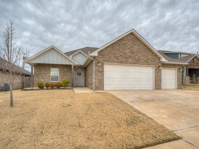 Photo - 4 Bedroom + Yukon Schools