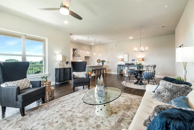 Building Photo - 770 N Plano Rd Unit 303