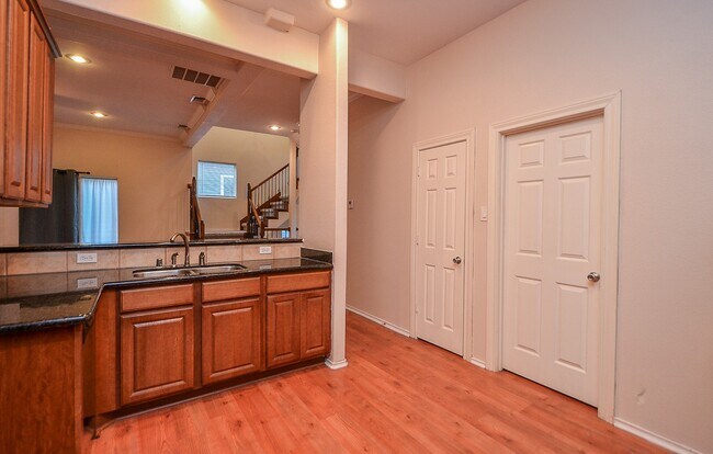 Photo - 1610 Holman St