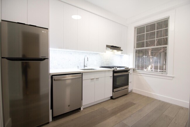 Photo - 666 O'Farrell