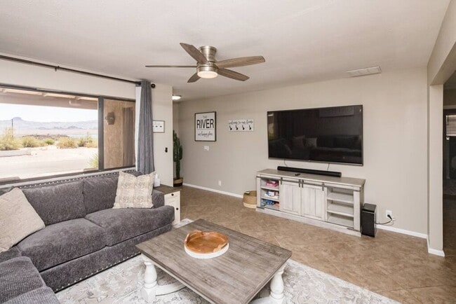 Photo - 4 Bedroom Pool Home Located Downtown